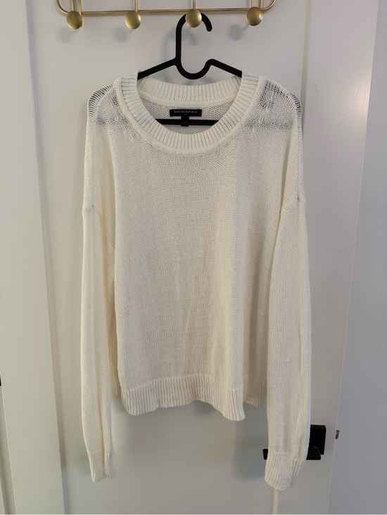 Banana Republic Sweaters - Banana Republic Lightweight Cream Crewneck Sweater